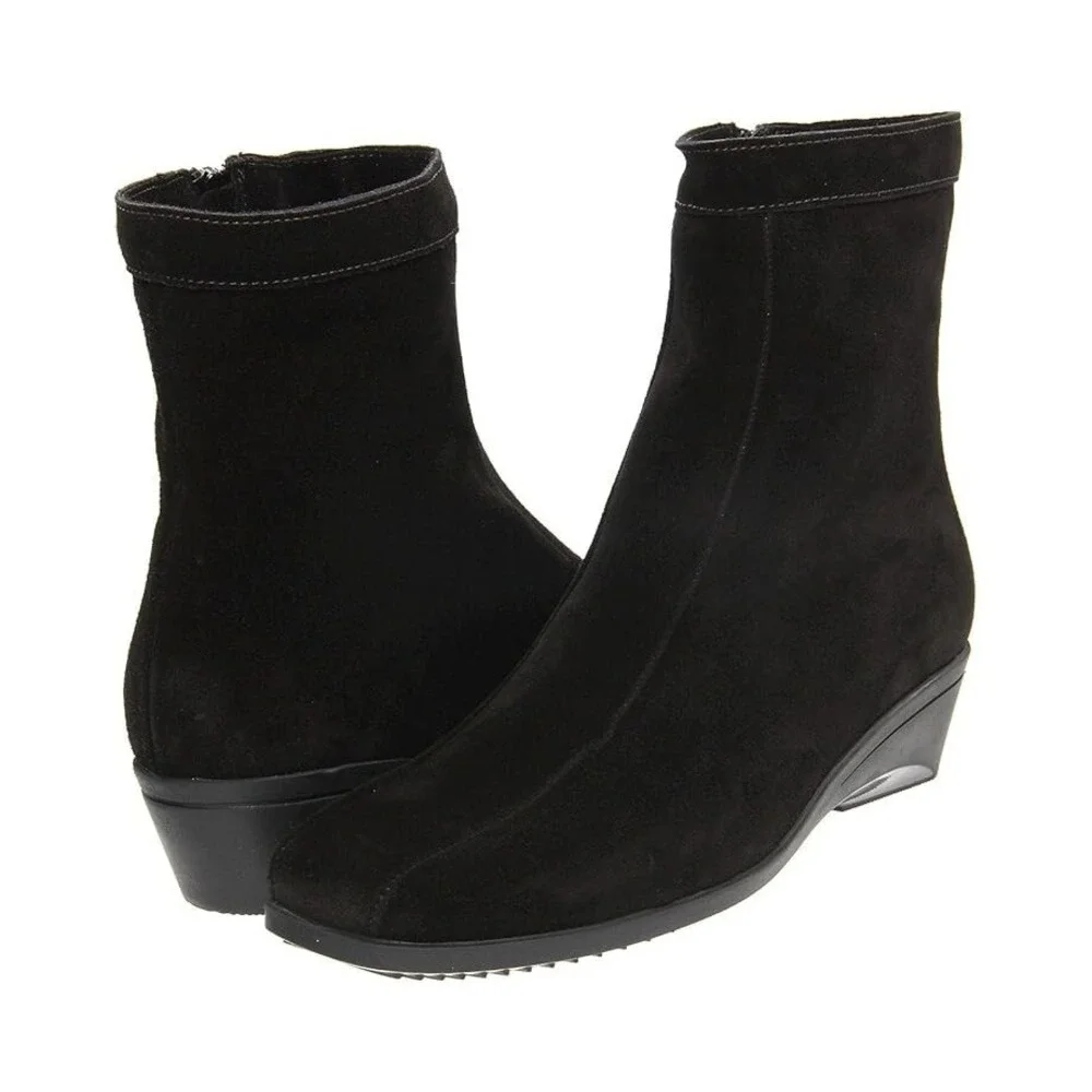 La Canadienne® (Women's 8 NARROW) Elizabeth Waterproof Ankle Boot, Black - $475‎